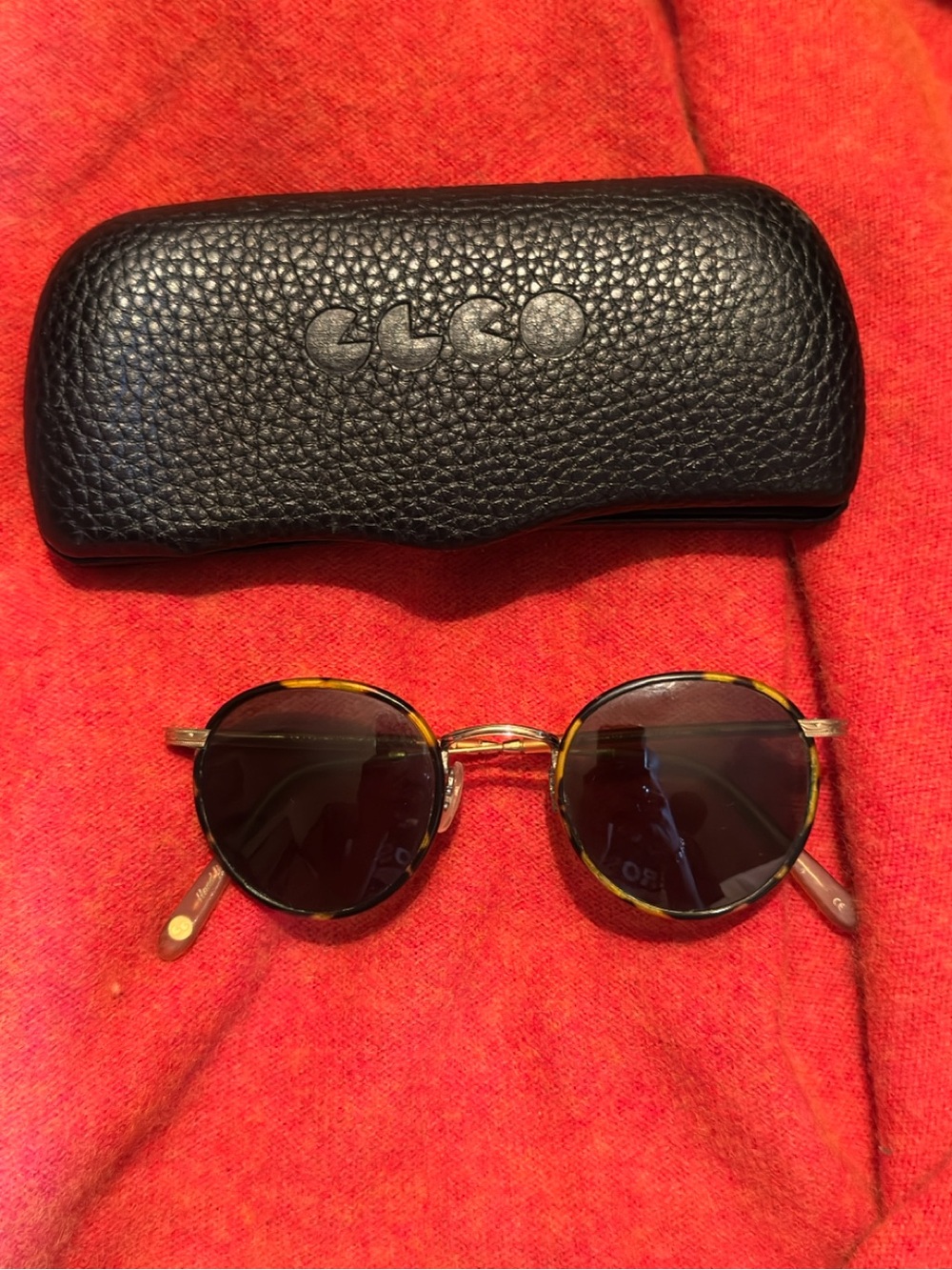 Garrett Leight Round Sunglasses in Tortoiseshell and Black